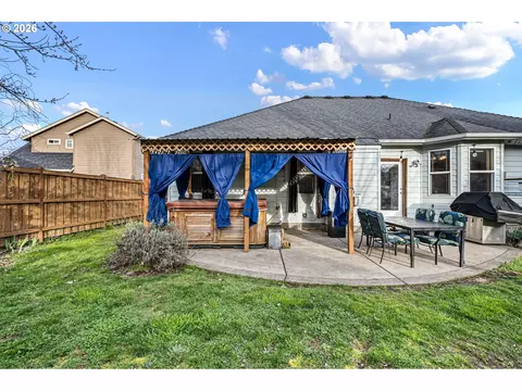 Exterior - 970 T St, Springfield, OR 97477 photo 5 of 10