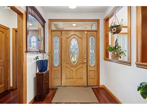 Entry Way - 970 T St, Springfield, OR 97477 photo 1 of 2