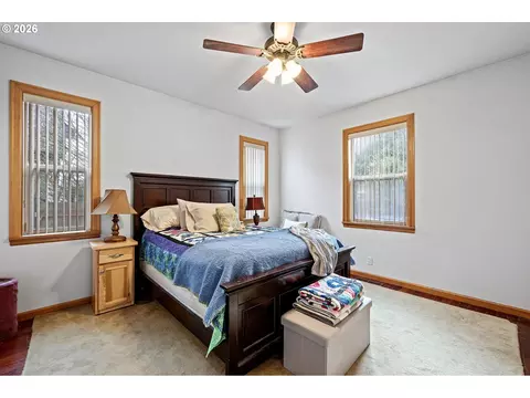 Bedroom - 970 T St, Springfield, OR 97477 photo 1 of 5
