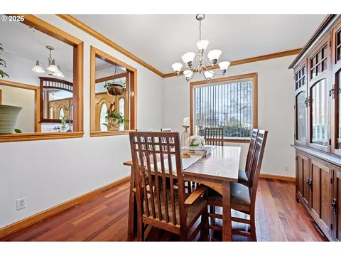 Dining - 970 T St, Springfield, OR 97477 photo 2 of 2
