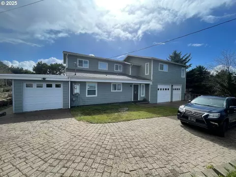 120 NE 56th St, Newport, OR 97365