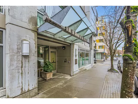 1125 NW 9th Ave #403, Portland, OR 97209