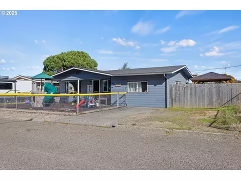 1617 Arthur St, North Bend, OR 97459