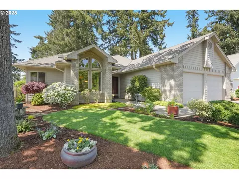 615 Shelokum Dr, Silverton, OR 97381