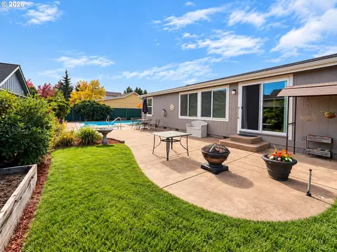Exterior - 5343 Cobblestone Ln, Eugene, OR 97402 photo 8 of 10