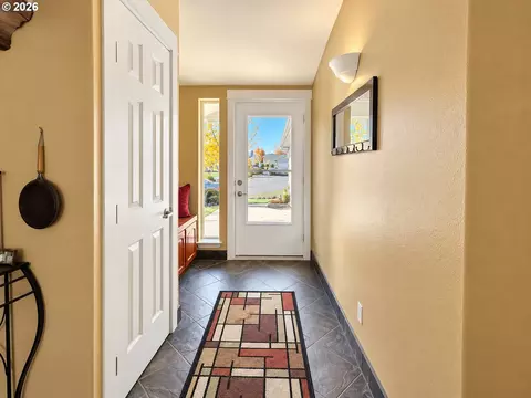 Entry Way - 5343 Cobblestone Ln, Eugene, OR 97402 photo 1 of 1