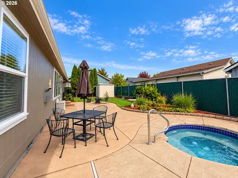 Exterior - 5343 Cobblestone Ln, Eugene, OR 97402 photo 7 of 10