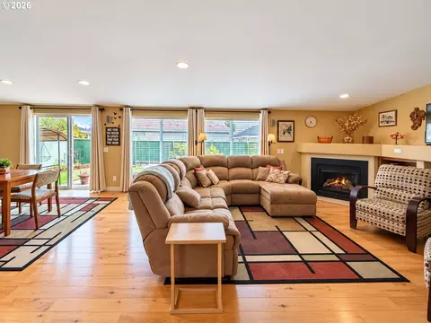 Living - 5343 Cobblestone Ln, Eugene, OR 97402 photo 1 of 2