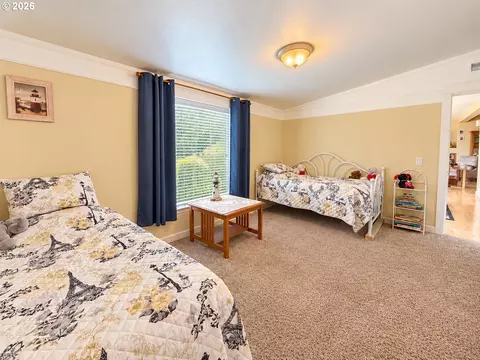 Bedroom - 5343 Cobblestone Ln, Eugene, OR 97402 photo 9 of 9