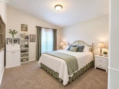 Bedroom - 5343 Cobblestone Ln, Eugene, OR 97402 photo 4 of 9