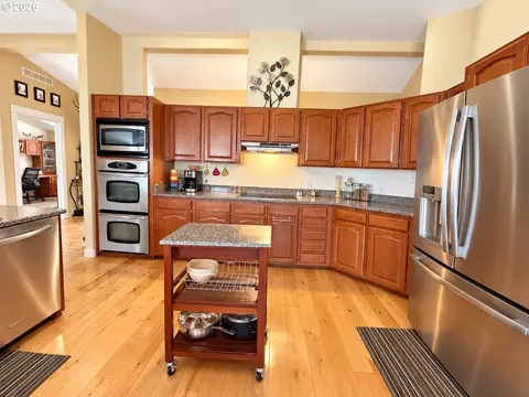 Kitchen - 5343 Cobblestone Ln, Eugene, OR 97402 photo 1 of 5