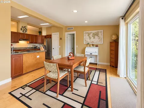 Dining - 5343 Cobblestone Ln, Eugene, OR 97402 photo 2 of 3