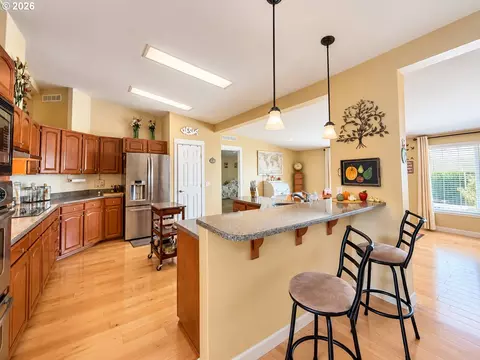 Kitchen - 5343 Cobblestone Ln, Eugene, OR 97402 photo 5 of 5