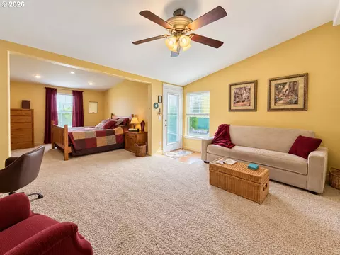 Bedroom - 5343 Cobblestone Ln, Eugene, OR 97402 photo 1 of 9