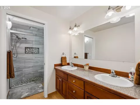 Bath - 4241 Cole Way, Springfield, OR 97478 photo 1 of 3