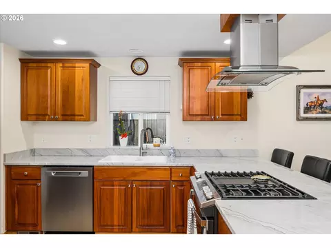 Kitchen - 4241 Cole Way, Springfield, OR 97478 photo 2 of 5