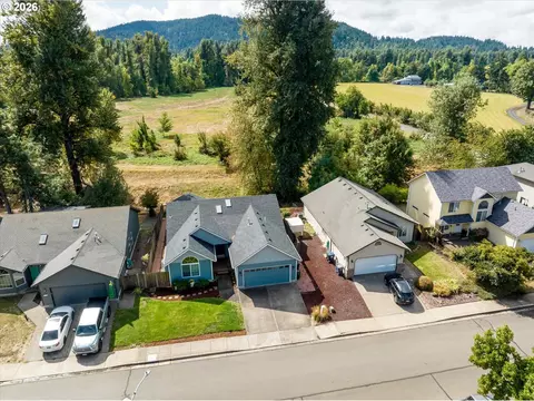 View/Area - 4241 Cole Way, Springfield, OR 97478 photo 2 of 5