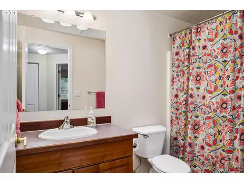 Bath - 4241 Cole Way, Springfield, OR 97478 photo 3 of 3