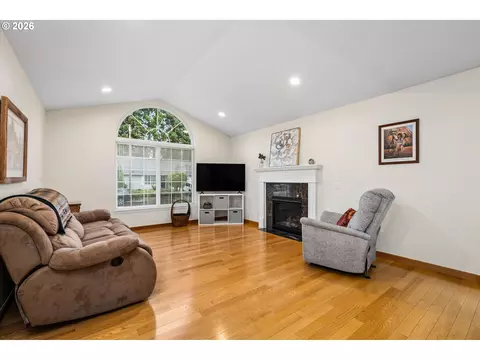 Living - 4241 Cole Way, Springfield, OR 97478 photo 1 of 3