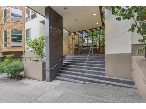 1535 SW Clay St #306, Portland, OR 97201