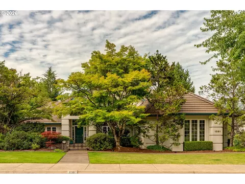 1081 NW Baker Crest Ct, Mcminnville, OR 97128