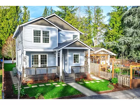 Exterior - 1113 W Powell Blvd, Gresham, OR 97030 photo 2 of 5