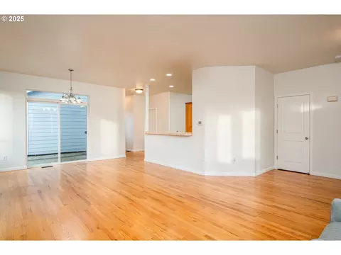 Living - 1113 W Powell Blvd, Gresham, OR 97030 photo 2 of 3