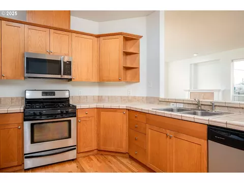 Kitchen - 1113 W Powell Blvd, Gresham, OR 97030 photo 5 of 5