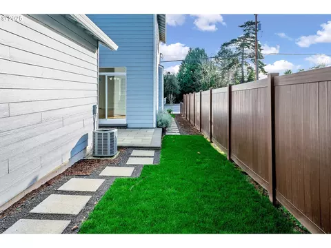 Exterior - 1113 W Powell Blvd, Gresham, OR 97030 photo 3 of 5