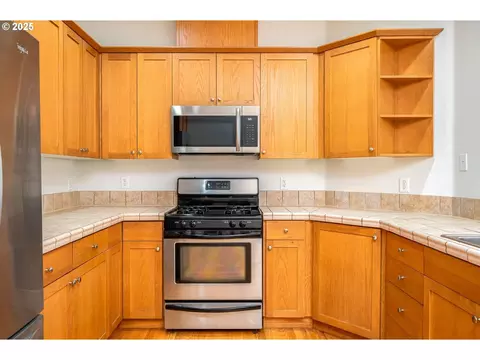 Kitchen - 1113 W Powell Blvd, Gresham, OR 97030 photo 4 of 5