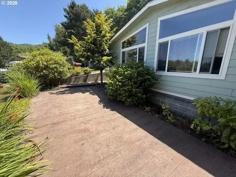 Exterior - 401 Hillside Loop, Seaside, OR 97138 photo 9 of 10