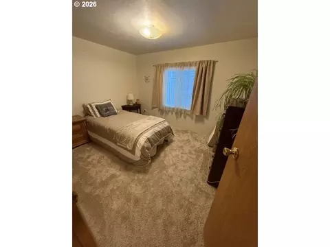 Bedroom - 401 Hillside Loop, Seaside, OR 97138 photo 1 of 7