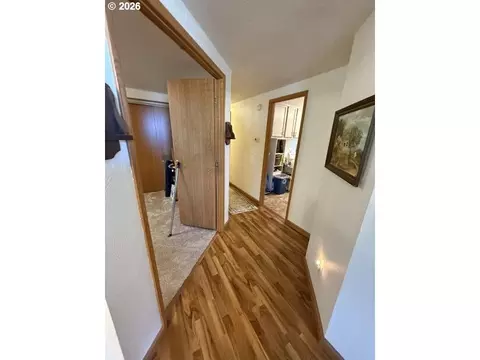 Entry Way - 401 Hillside Loop, Seaside, OR 97138 photo 3 of 6