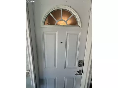 Entry Way - 401 Hillside Loop, Seaside, OR 97138 photo 1 of 6