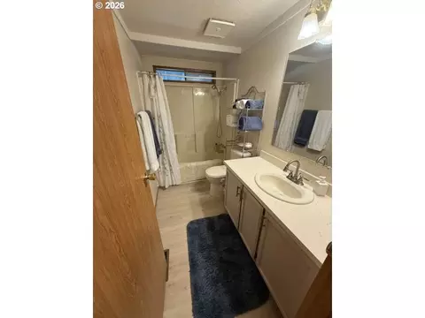 Bath - 401 Hillside Loop, Seaside, OR 97138 photo 1 of 3