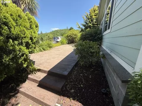 Exterior - 401 Hillside Loop, Seaside, OR 97138 photo 8 of 10