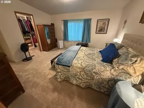 Bedroom - 401 Hillside Loop, Seaside, OR 97138 photo 7 of 7