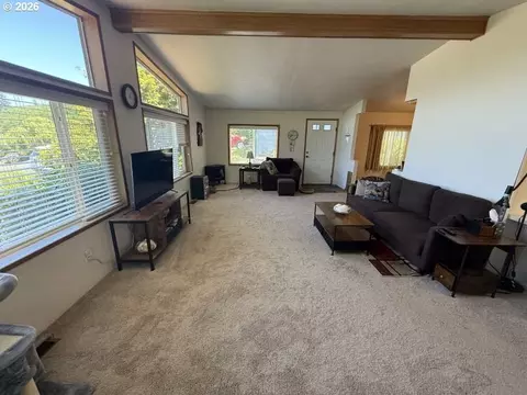 Living - 401 Hillside Loop, Seaside, OR 97138 photo 2 of 3
