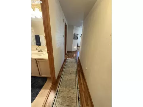 Entry Way - 401 Hillside Loop, Seaside, OR 97138 photo 6 of 6