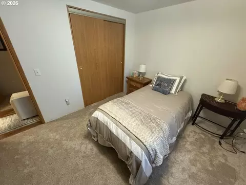 Bedroom - 401 Hillside Loop, Seaside, OR 97138 photo 3 of 7