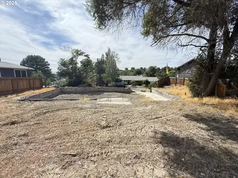 712 NW 6th St, Pendleton, OR 97801