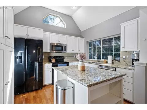 Kitchen - 75 Marlboro Ln, Eugene, OR 97405 photo 3 of 3