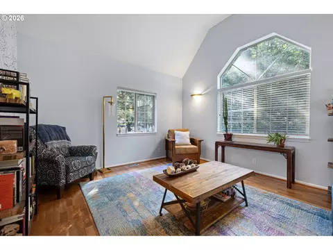Living - 75 Marlboro Ln, Eugene, OR 97405 photo 1 of 2