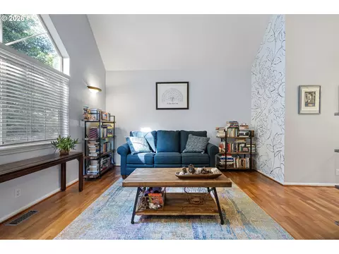 Living - 75 Marlboro Ln, Eugene, OR 97405 photo 2 of 2