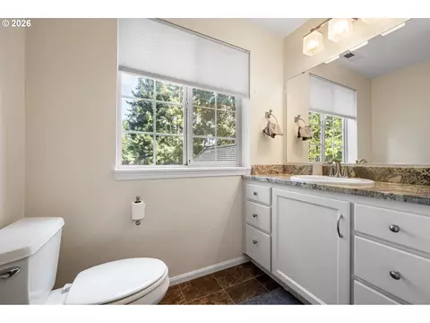 Bath - 75 Marlboro Ln, Eugene, OR 97405 photo 4 of 4