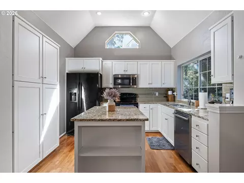 Kitchen - 75 Marlboro Ln, Eugene, OR 97405 photo 1 of 3