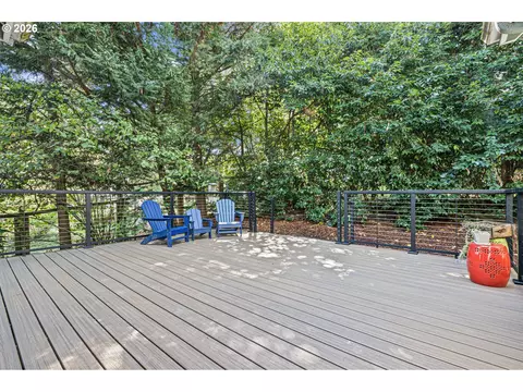 Exterior - 75 Marlboro Ln, Eugene, OR 97405 photo 10 of 12