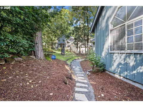 Exterior - 75 Marlboro Ln, Eugene, OR 97405 photo 12 of 12