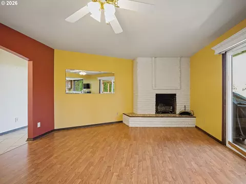 Living - 407 SW 7th St, Gresham, OR 97080 photo 5 of 6
