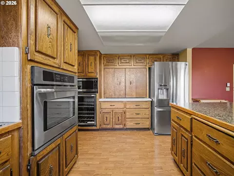 Kitchen - 407 SW 7th St, Gresham, OR 97080 photo 1 of 4
